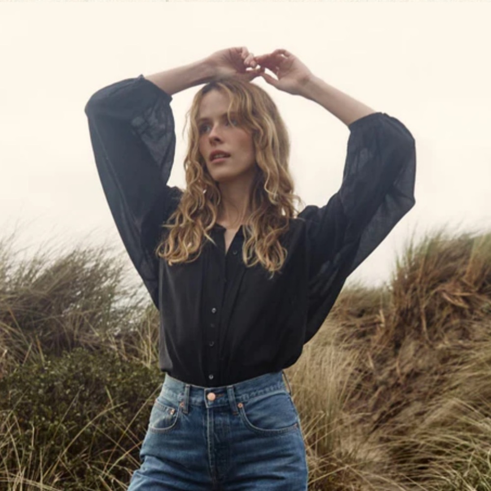 Doen Black Button-Down Silk Blouse